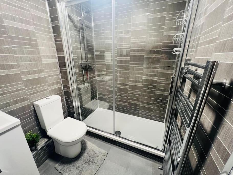 Superb 2 Bedroom Apartment With Free Parking Edinburgh Exterior photo