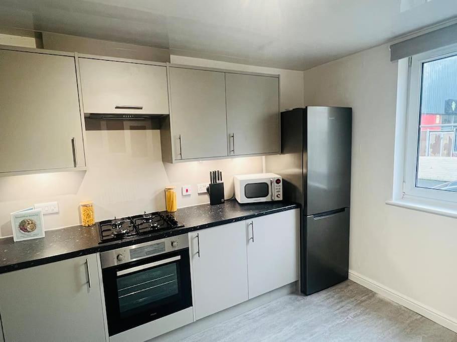 Superb 2 Bedroom Apartment With Free Parking Edinburgh Exterior photo